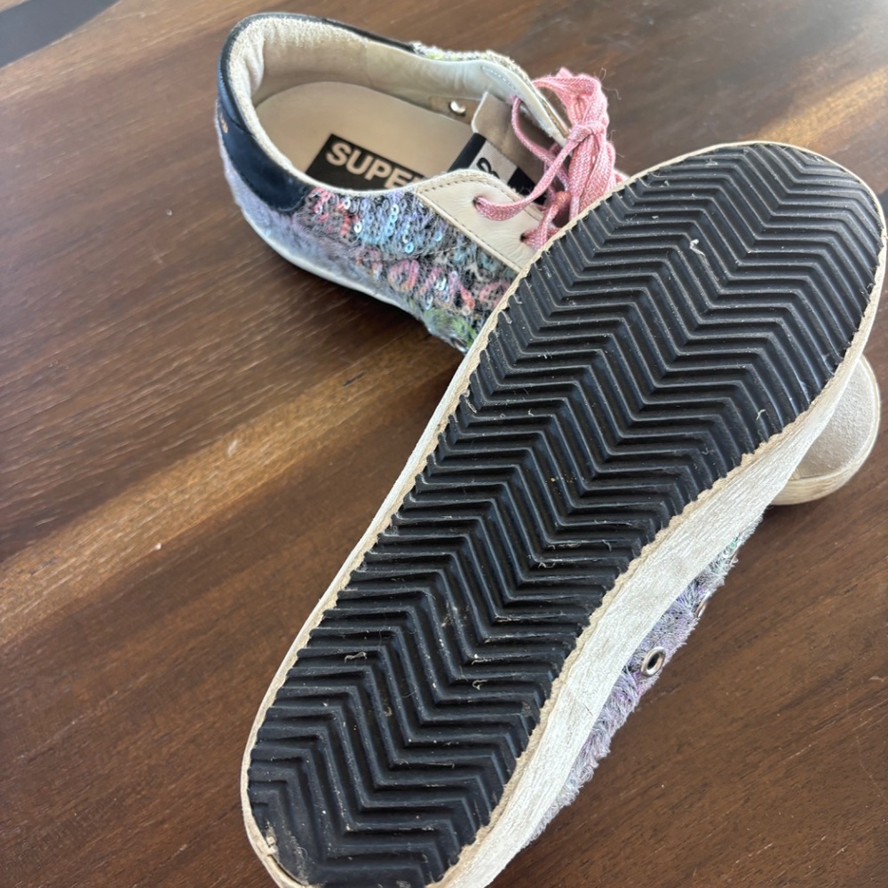 Golden Goose Womens Sneakers with Pink Laces and Star Detail - Picture 3 of 4